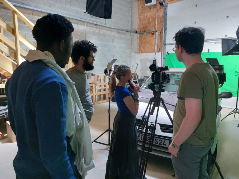 Visualisation des rushes sur le plateau cinéma