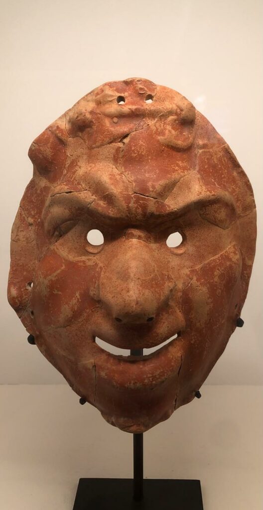 Lugdunum - Musée gallo-romain de Lyon : masque ovale de la Maison aux masques